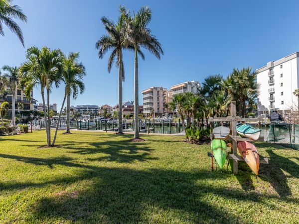 Lovely 2 Bedroom Vacation Condo in Marco Island