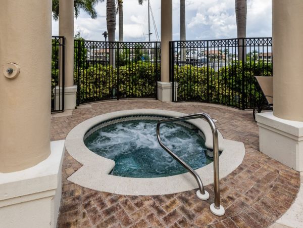 Marco Island Condo with Views of the Bay Live, Shop & Dine