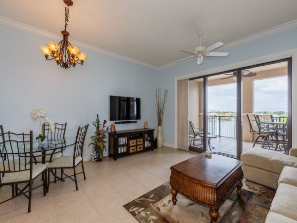 Marco Island Condo with Views of the Bay Live, Shop & Dine