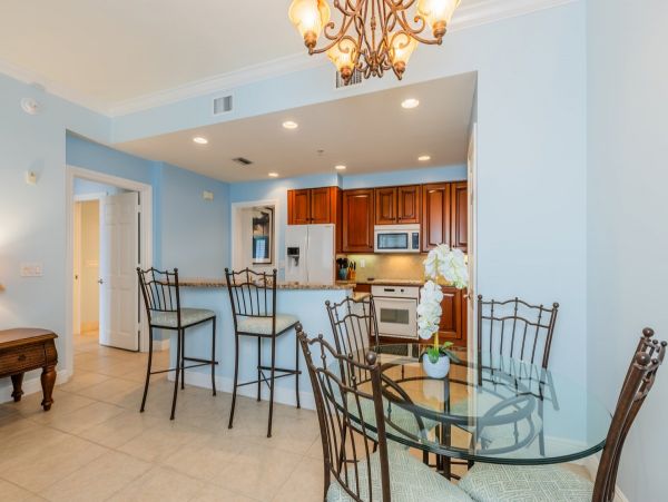 Marco Island Condo with Views of the Bay Live, Shop & Dine