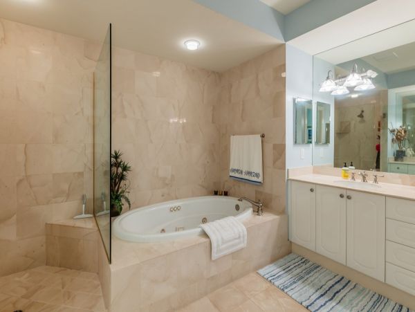 Marco Island Condo with Views of the Bay Live, Shop & Dine
