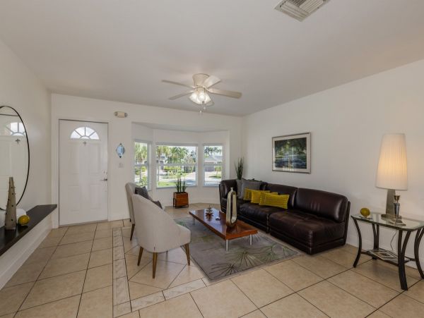 Walk to Beach Marco Island Vacation Home Sleeps 8