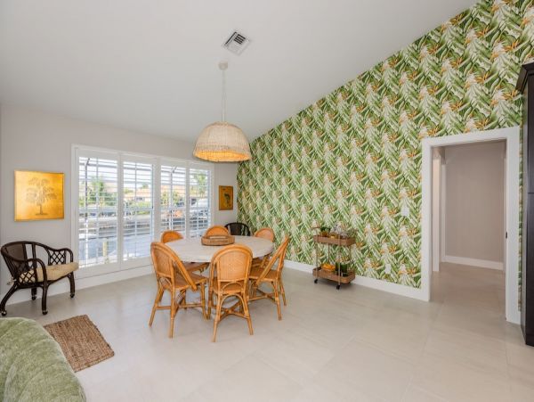 Lovely Marco Island Pool Vacation Getaway