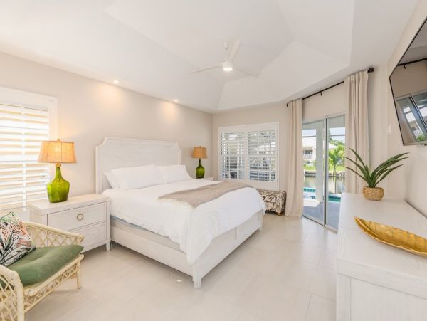 Lovely Marco Island Pool Vacation Getaway