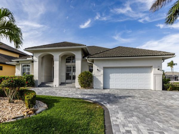 Lovely Marco Island Pool Vacation Getaway