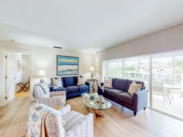 Charming 3 Bedroom Vacation Home in Riviera Beach