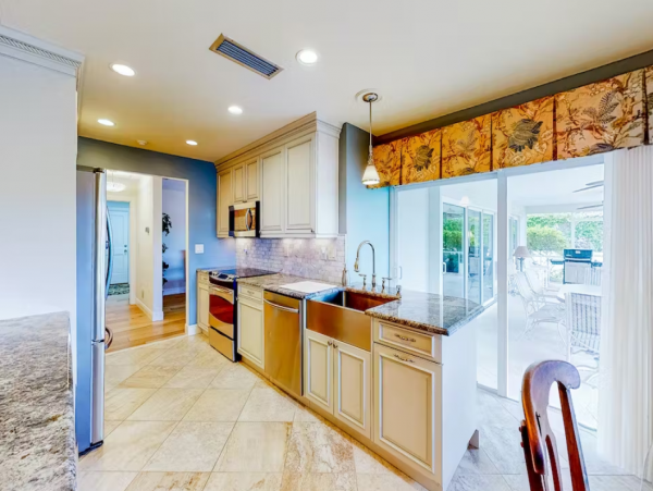 Charming 3 Bedroom Vacation Home in Riviera Beach
