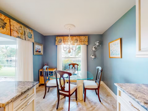 Charming 3 Bedroom Vacation Home in Riviera Beach