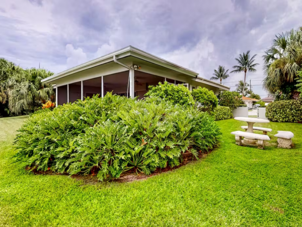 Charming 3 Bedroom Vacation Home in Riviera Beach