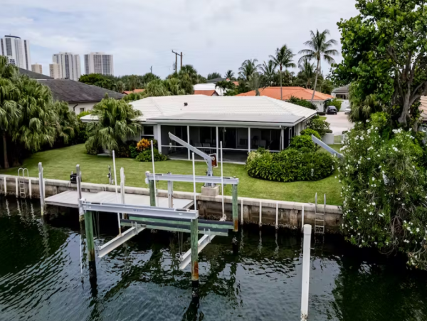 Charming 3 Bedroom Vacation Home in Riviera Beach