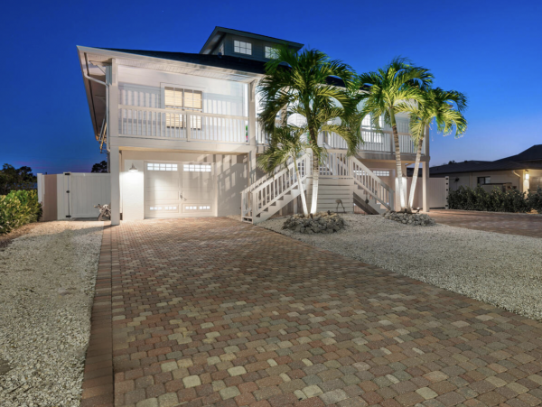 Naples Luxury Three Bedroom Vacation Home