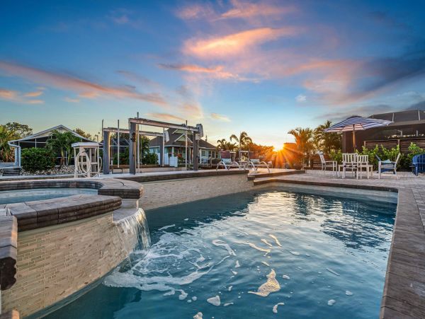 Naples Luxury Three Bedroom Vacation Home