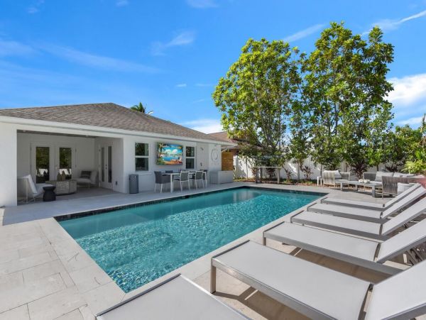North Naples Vacation Home with 3 Bedrooms Sleeps 6 Guests