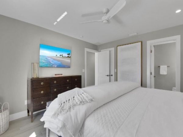 North Naples Vacation Home with 3 Bedrooms Sleeps 6 Guests