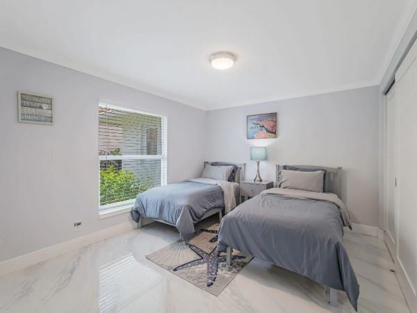 Naples Vacation Home Three Bedrooms Short Walk To Beach