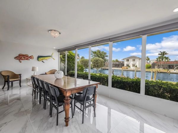 Naples Vacation Home Three Bedrooms Short Walk To Beach