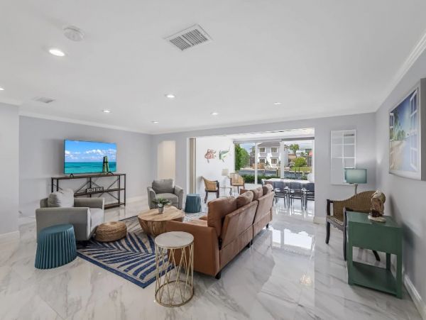 Naples Vacation Home Three Bedrooms Short Walk To Beach