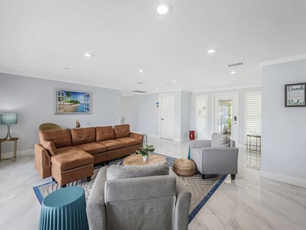 Naples Vacation Home Three Bedrooms Short Walk To Beach