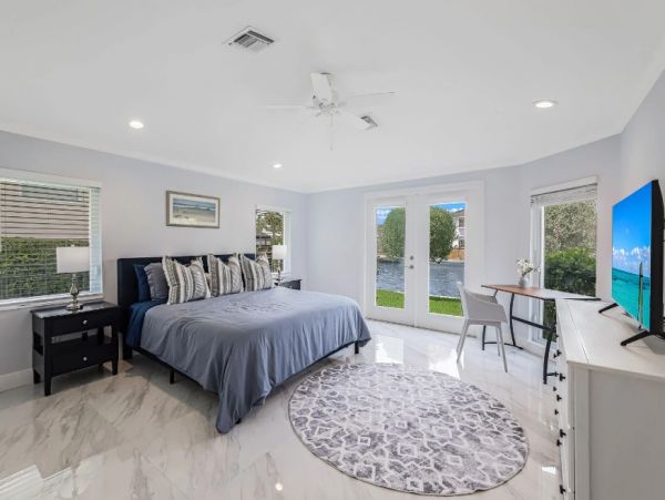 Naples Vacation Home Three Bedrooms Short Walk To Beach
