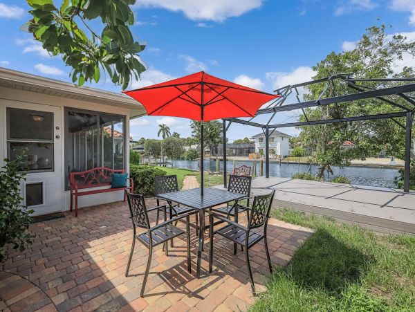 Naples Vacation Home Three Bedrooms Short Walk To Beach