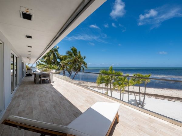 Beachfront 5 Bedroom Vacation Rental in Islamorada Sleeps 10