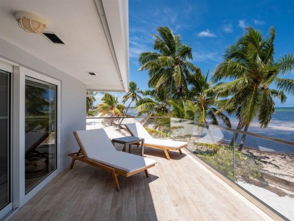 Beachfront 5 Bedroom Vacation Rental in Islamorada Sleeps 10