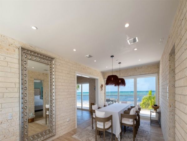 Beachfront 5 Bedroom Vacation Rental in Islamorada Sleeps 10