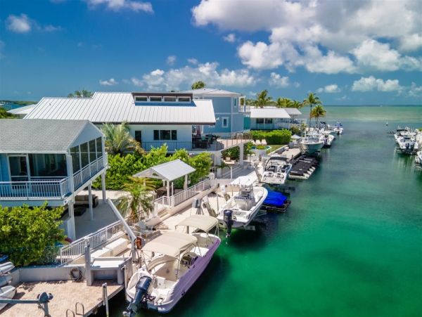 Tavernier Waterfront Vacation Home with 3 Bedrooms Sleeps 6