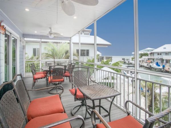 Tavernier Waterfront Vacation Home with 3 Bedrooms Sleeps 6