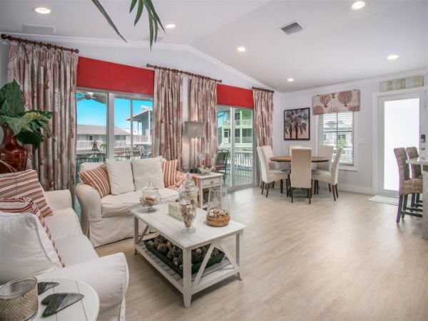 Tavernier Waterfront Vacation Home with 3 Bedrooms Sleeps 6