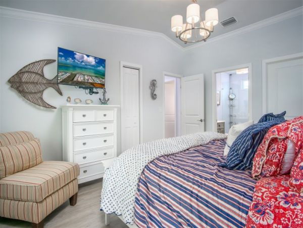 Tavernier Waterfront Vacation Home with 3 Bedrooms Sleeps 6
