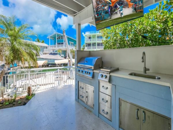 Tavernier Waterfront Vacation Home with 3 Bedrooms Sleeps 6
