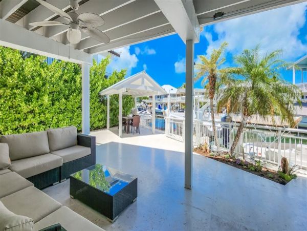 Tavernier Waterfront Vacation Home with 3 Bedrooms Sleeps 6