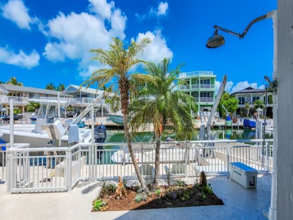 Tavernier Waterfront Vacation Home with 3 Bedrooms Sleeps 6