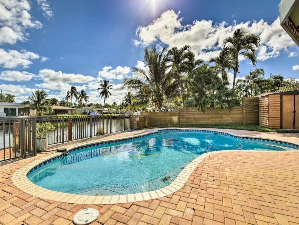 Spacious Vacation Rental with 3 Bedrooms in Pompano Beach