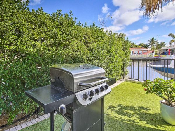 Spacious Vacation Rental with 3 Bedrooms in Pompano Beach