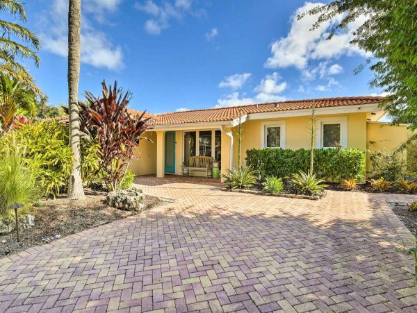 Spacious Vacation Rental with 3 Bedrooms in Pompano Beach