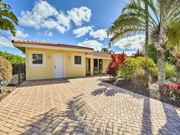 Spacious Vacation Rental with 3 Bedrooms in Pompano Beach