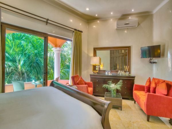 Beachfront Luxury 10 Bedroom Vacation Rental in Tulum