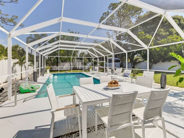 Sarasota Home with 2 Bedrooms and Pool