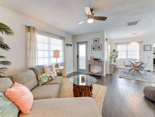 Sarasota Home with 2 Bedrooms and Pool