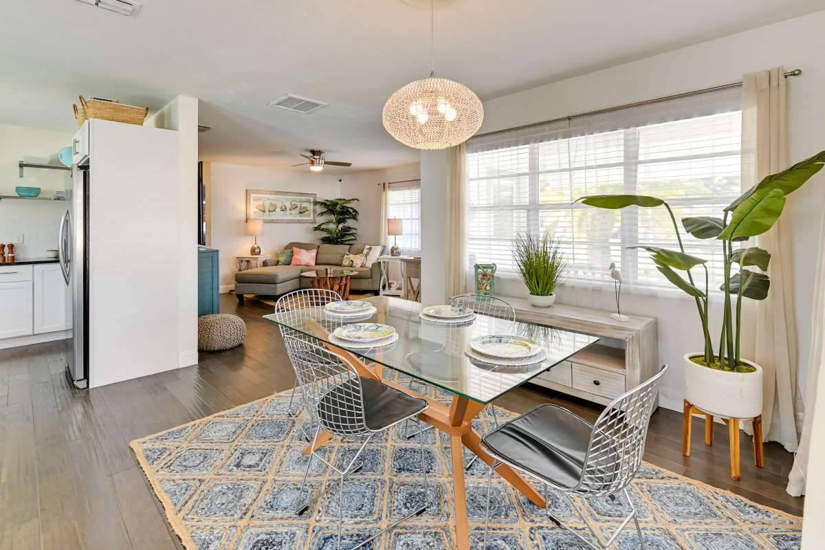 Sarasota Home with 2 Bedrooms and Pool