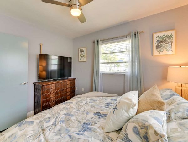Sarasota Home with 2 Bedrooms and Pool