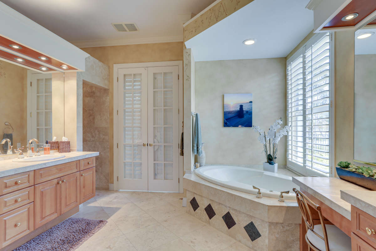 Sarasota Gorgeous Vacation Rental with Private Pool & Dock