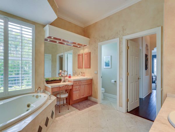 Sarasota Gorgeous Vacation Rental with Private Pool & Dock
