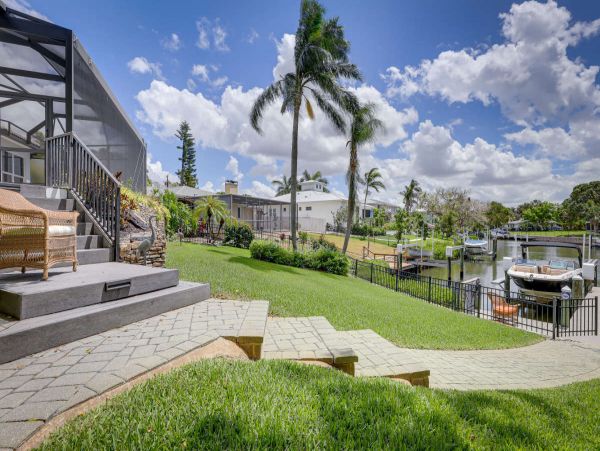 Sarasota Gorgeous Vacation Rental with Private Pool & Dock