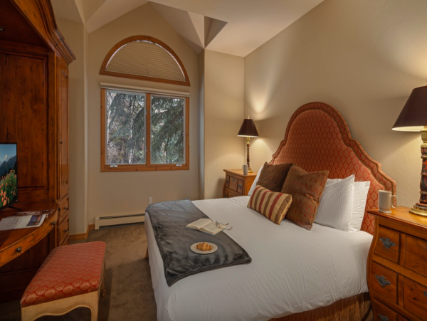 Luxury Arrowhead Residence with Exceptional Comfort & Ski Access