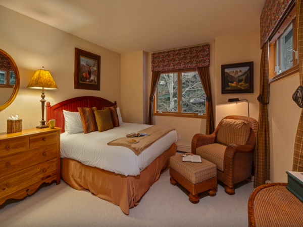 Luxury Arrowhead Residence with Exceptional Comfort & Ski Access