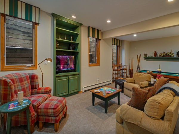 Luxury Arrowhead Residence with Exceptional Comfort & Ski Access