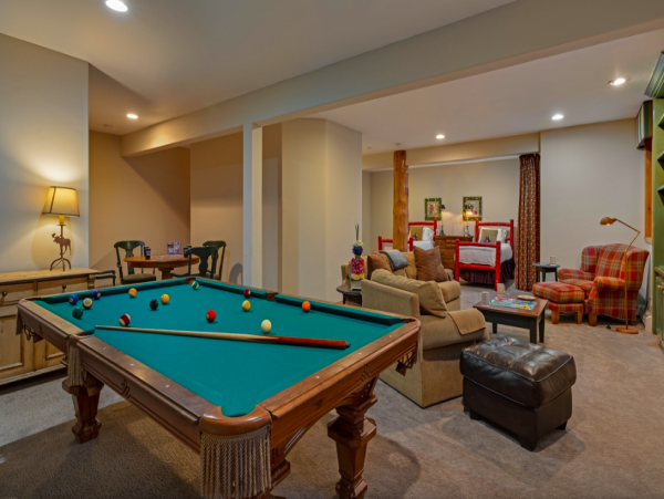 Luxury Arrowhead Residence with Exceptional Comfort & Ski Access